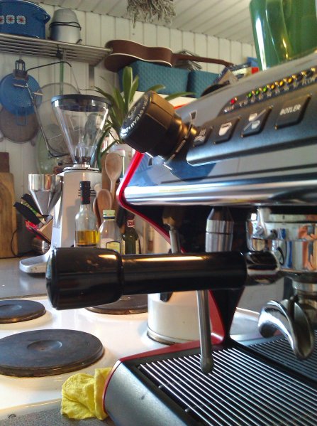 Here's the setup with my Mazzer Major moddet with a mini funnel and an antistatic grid.